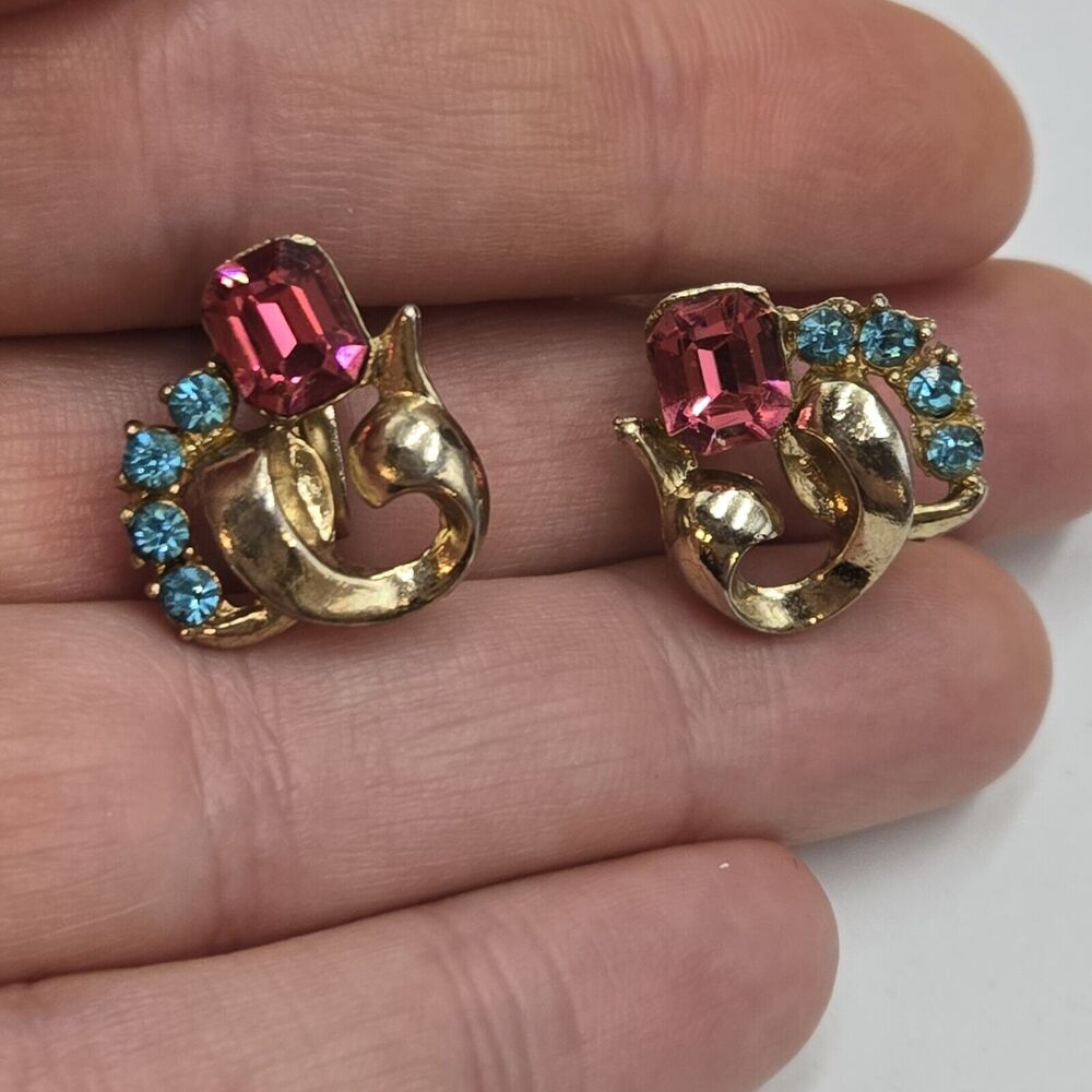 Vintage Pink Blue Rhinestone Gold Tone Screwback Earrings 1940s